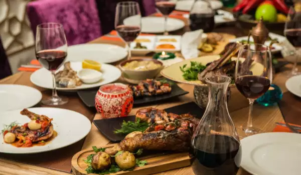 Вредите, които храната и алкохолът по празници причиняват на черния дроб