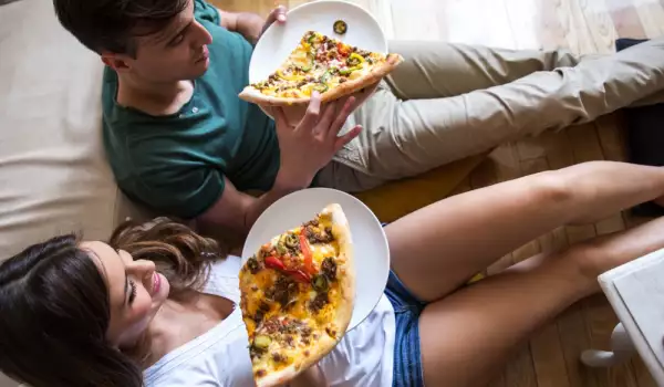 Колко дълго да се съхранява готова пица в хладилник?