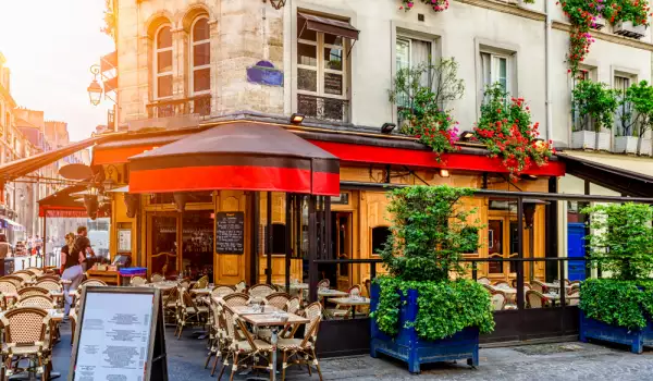 Първият ресторантьор е собственик на парижко кафене