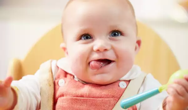 Как се захранва бебето на 8 месеца