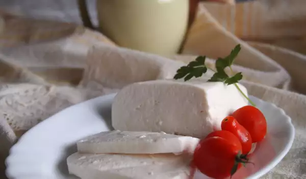 Как се съхранява прясно сирене?