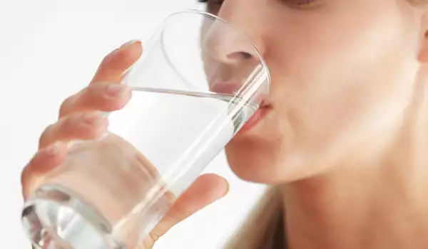 Колко вода трябва да се пие на ден според килограмите?