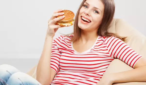 Диетоложка: Яжте по два бургера на ден, за да сте слаби
