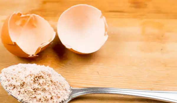 Сушенето на яйчени черупки може да бъде полезен начин да ги запазите и да ги направите по-удобни за употреба.