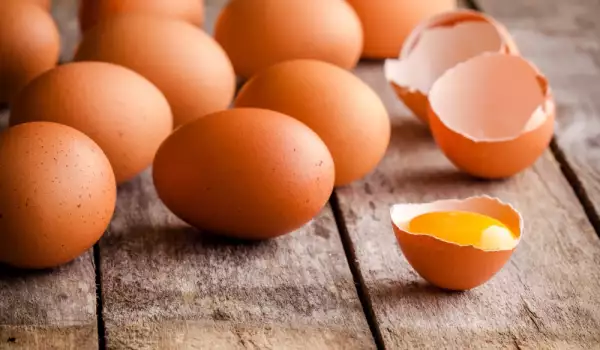 Сурови яйца