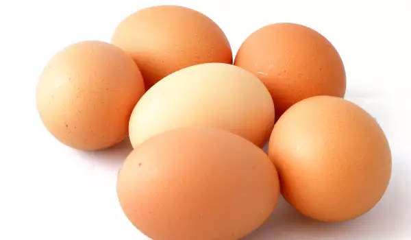 Защо яйцето изплува отгоре, когато се свари?