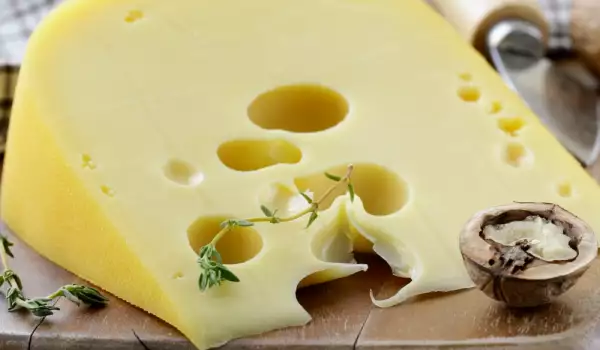 Защо сиренето става на дупки?