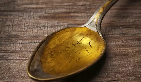 Масло от шамфъстък - ползи, приложения и как се прави