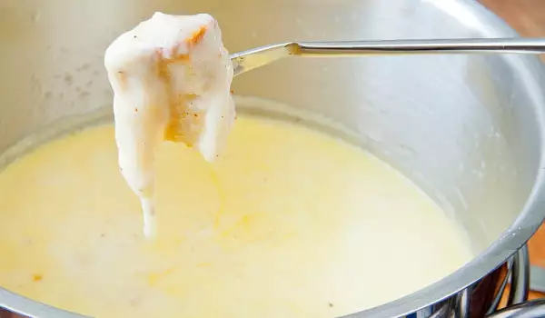 Кюфтенца с топено сирене