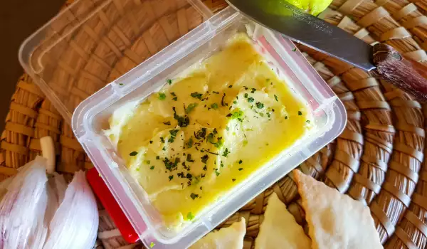 Лимонова масло с чесън