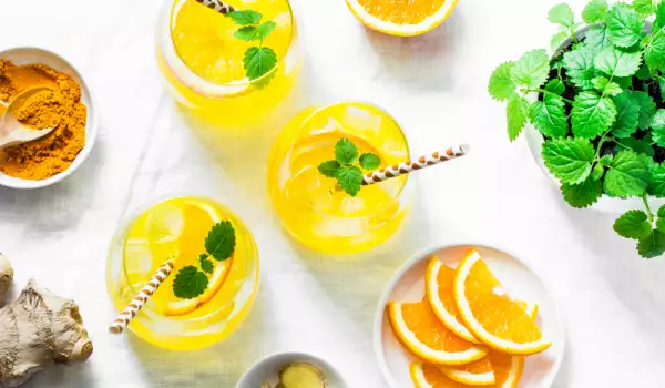 Лимонада с куркума - полезна и освежаваща