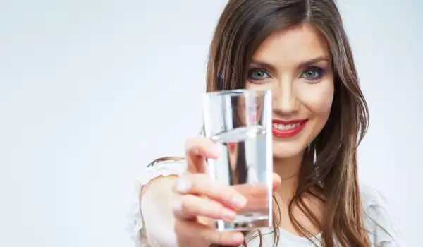 Не си гладен, а си жаден: Ето как да пием повече вода