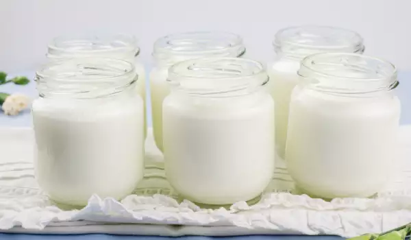 На колко градуса се съхранява кисело мляко?