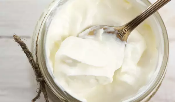 Мазнините в киселото мляко – какво трябва да знаем?