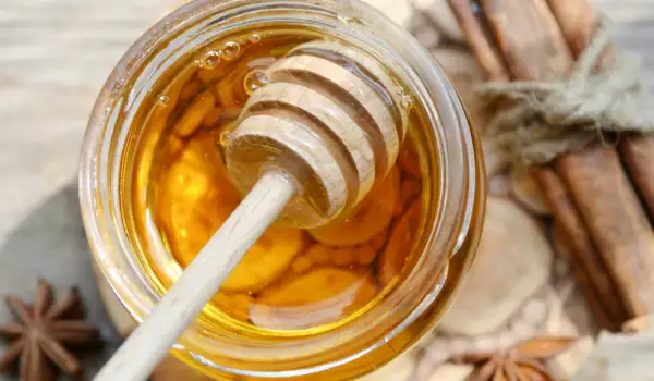 Здравословни ползи от меда