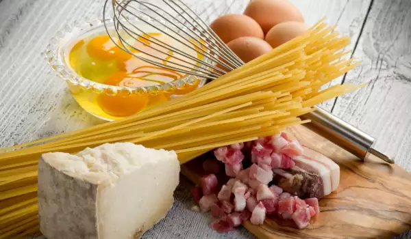 Колко сурови спагети се слагат за една порция?