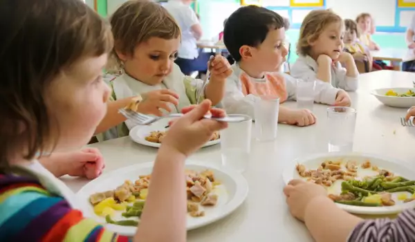 Край на пържените и вредни храни в детските градини!