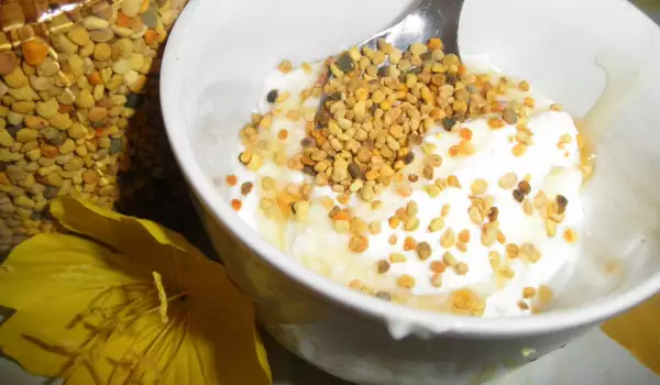 Как да консумираме пчелен прашец с кисело мляко?