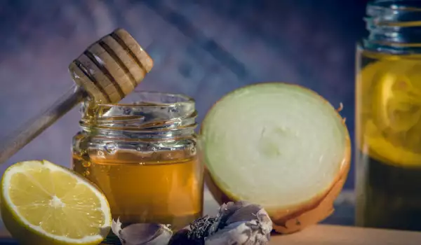 Как да използваме чесън и лук срещу кашлица
