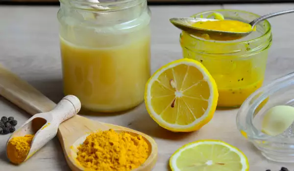 мед, куркума и лимон за железен имунитет