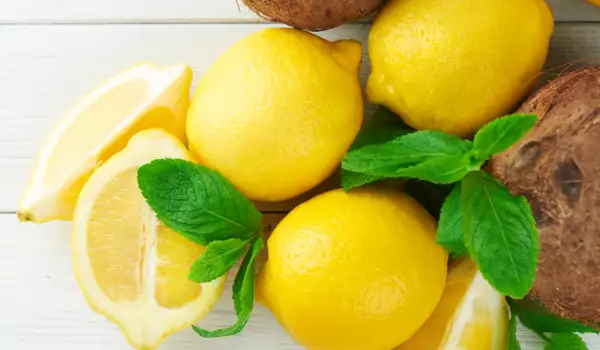 Какво съдържат лимоните?