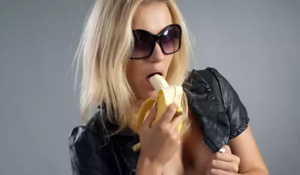 Хапване на банани