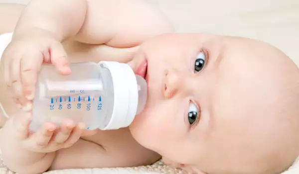 Как се приготвя вода за новородено