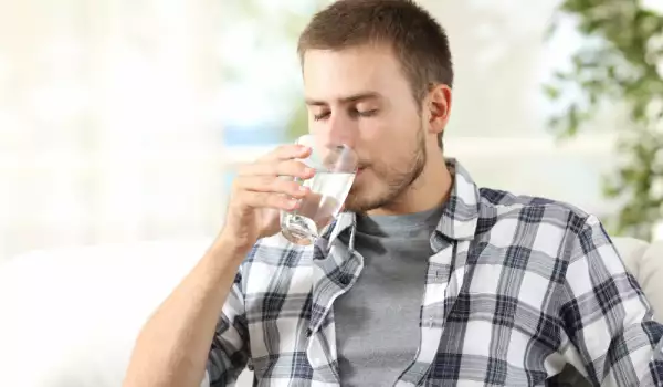 пиене на вода при постоянна жажда