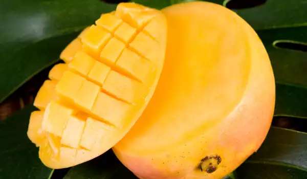 Как се реже и яде манго?