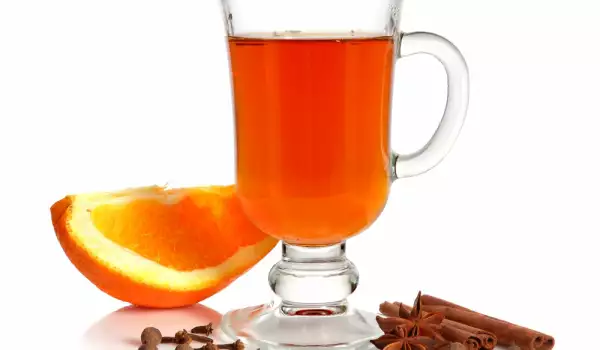 Разхлаждащи и полезни: Кой студен чай при какво помага