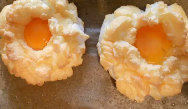 Облачни яйца: Как да приготвим популярната закуска