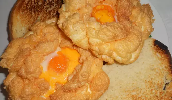 Облачни яйца: Как да приготвим популярната закуска