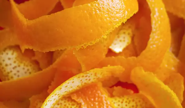Дъвченето на портокалови кори подобрява устната хигиена