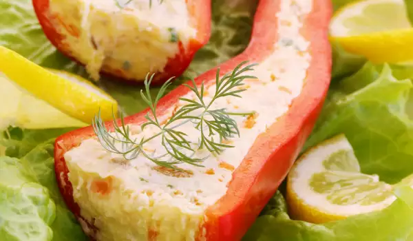 Свежи салати с чушки в 3 апетитни варианта