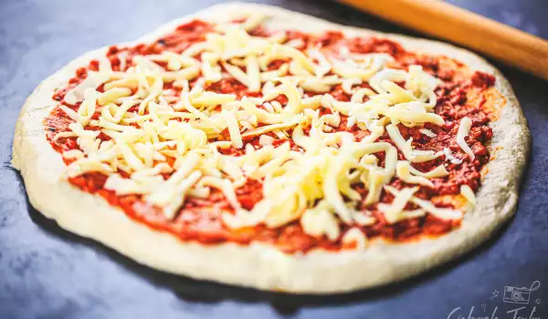 Колко тесто се прави за една пица?