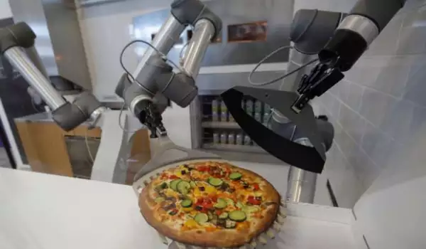 Вижте първия роботизиран майстор на пица (СНИМКИ)