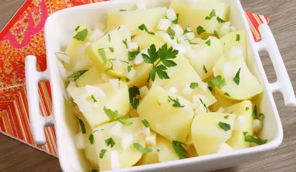 Тайните на вкусната картофена салата