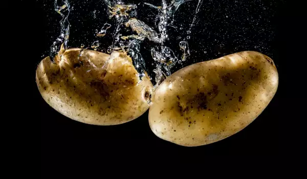 Какво да правите с водата от сварените картофи?