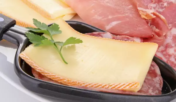 Сиренето Гран Бираджи представлява твърдо зряло сирене с изключително високо качество.