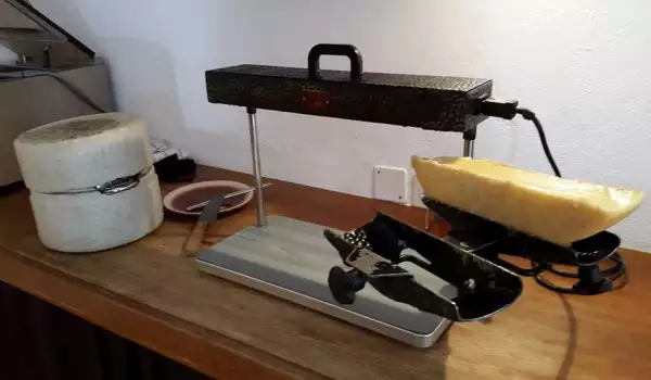 Раклет - легенда за вкусното разтопеното сирене