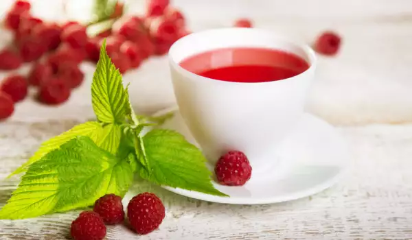 Ползи от пиенето на чай от малинови листа