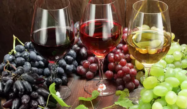 Какви билки се слагат във виното?