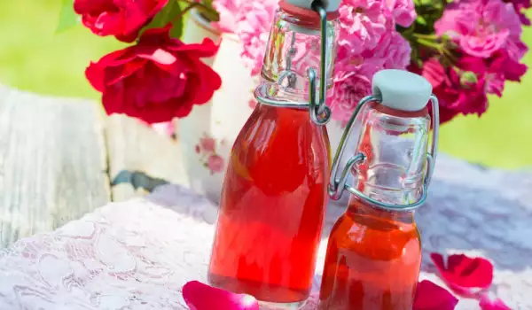 Чаят от рози и неговите невероятни ползи за жените