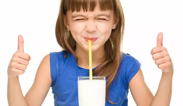 Защо млякото е препоръчителна храна за деца и кое е най-добро?