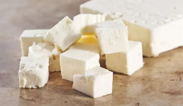 Добре ли е да се замразява сирене?
