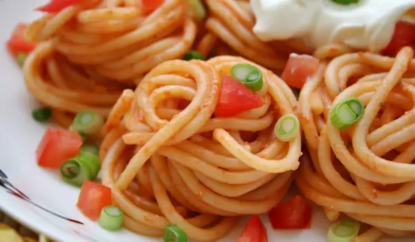Спагети с доматен сос