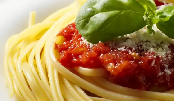 Как да направим сос за спагети с пресни домати?