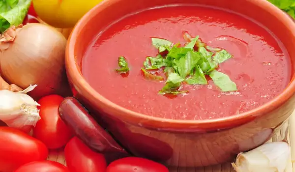 Студена доматена супа