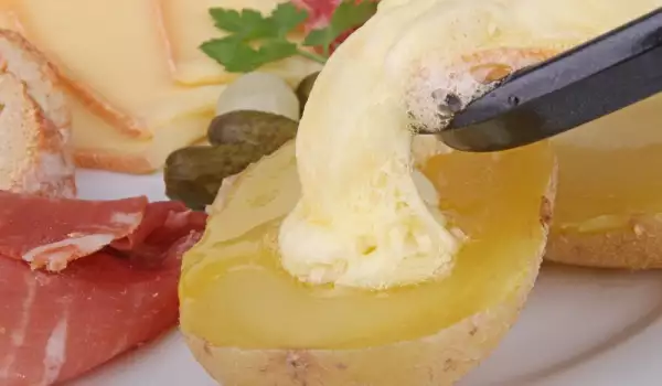 Раклет - легенда за вкусното разтопеното сирене
