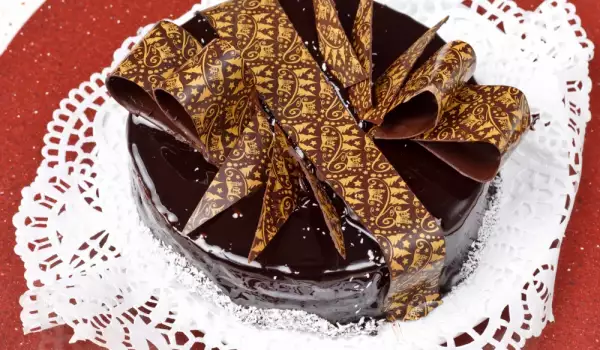 Как да направим шоколадовата панделка за торта?
